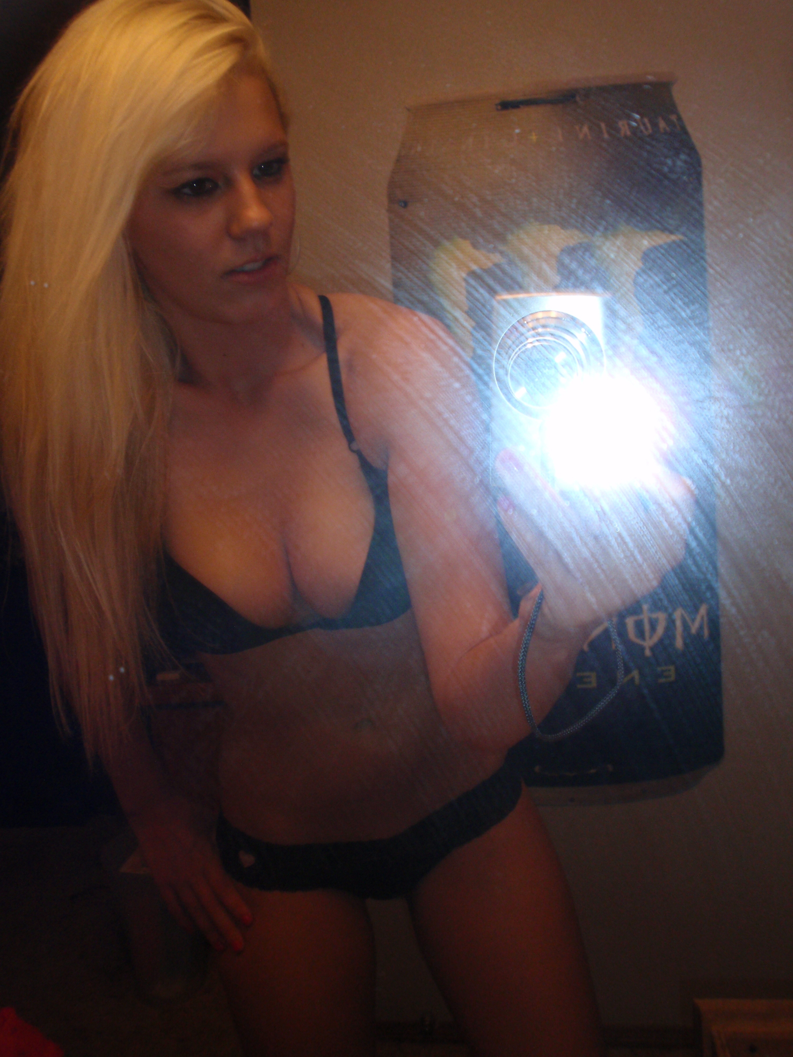 young-blonde-naked-selfie-mirror-naughty-amateur-girl-01