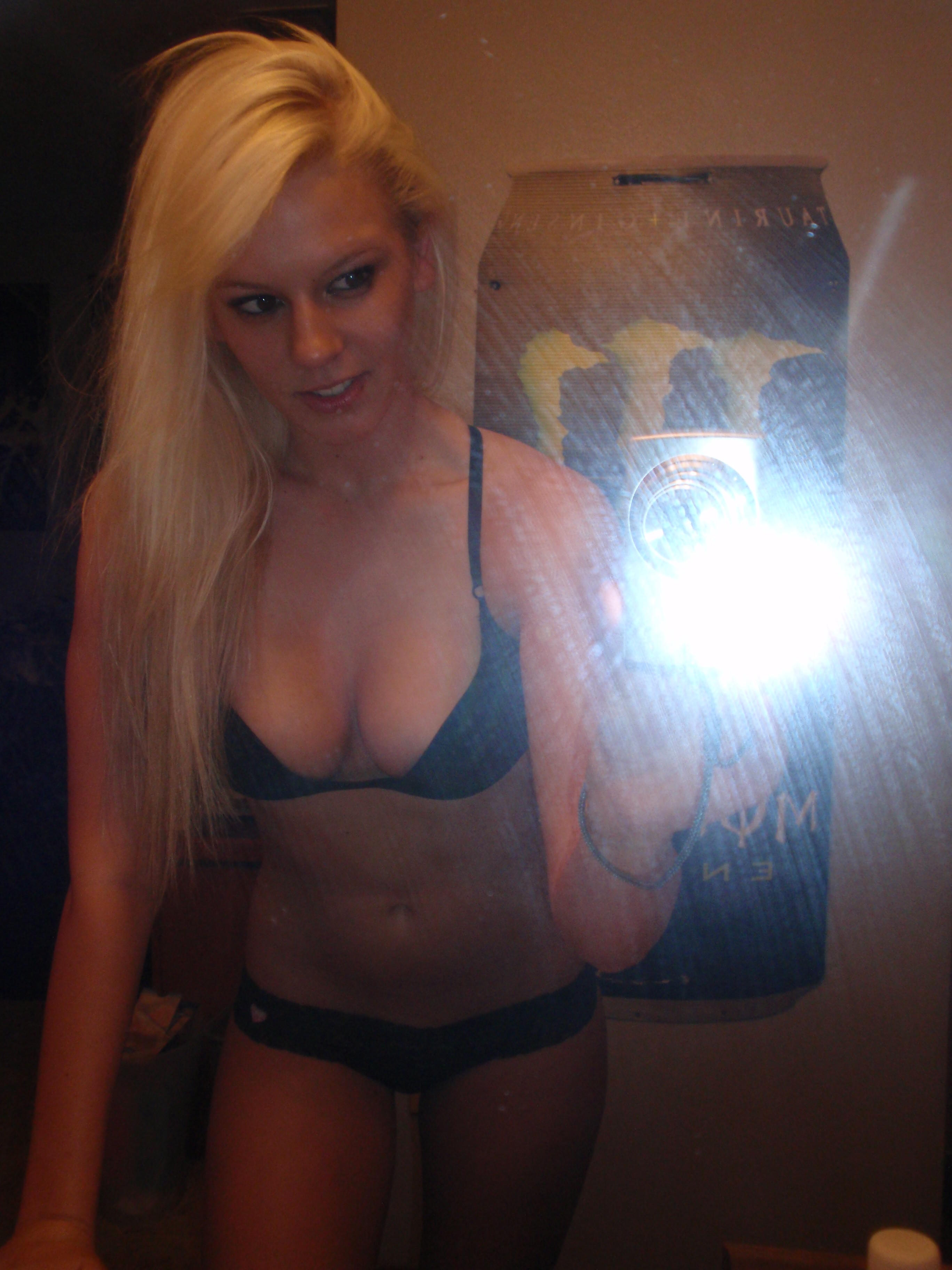 young-blonde-naked-selfie-mirror-naughty-amateur-girl-03