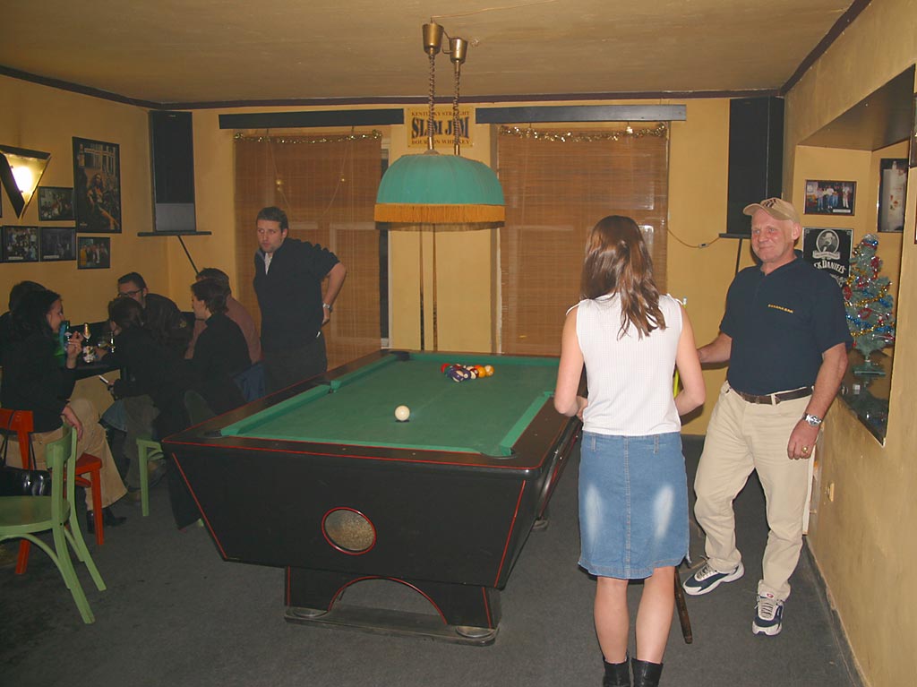 veronika-r-nude-in-billiard-club-flash-public-08