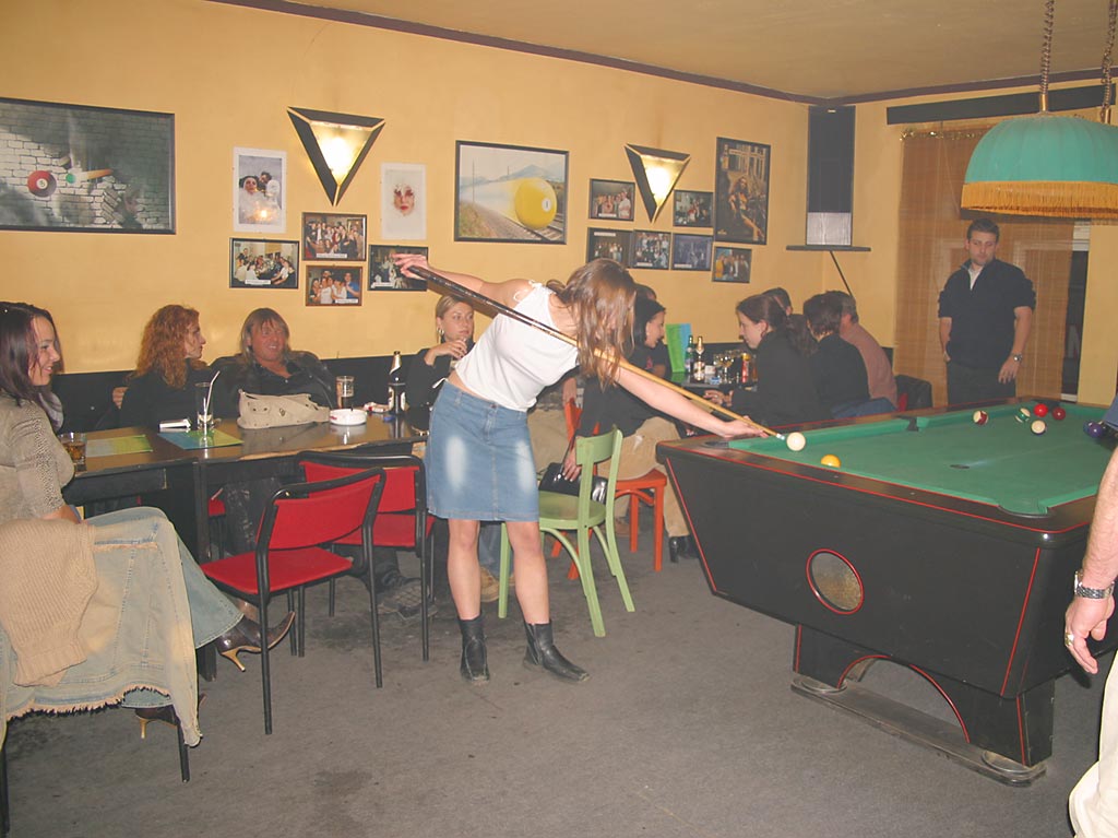 veronika-r-nude-in-billiard-club-flash-public-09
