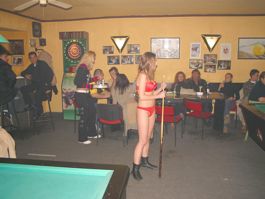 veronika-r-nude-in-billiard-club-flash-public-22