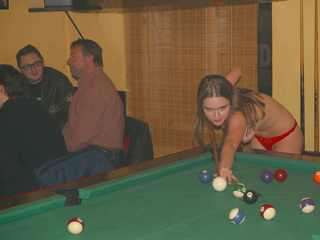 veronika-r-nude-in-billiard-club-flash-public-30