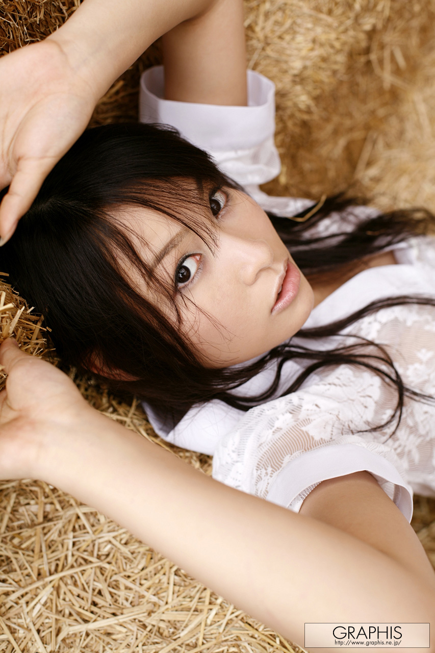 nurie-mika-barn-with-hay-nude-asian-graphis-08
