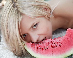 paloma-b-watermelon-nude-eroticbeauty