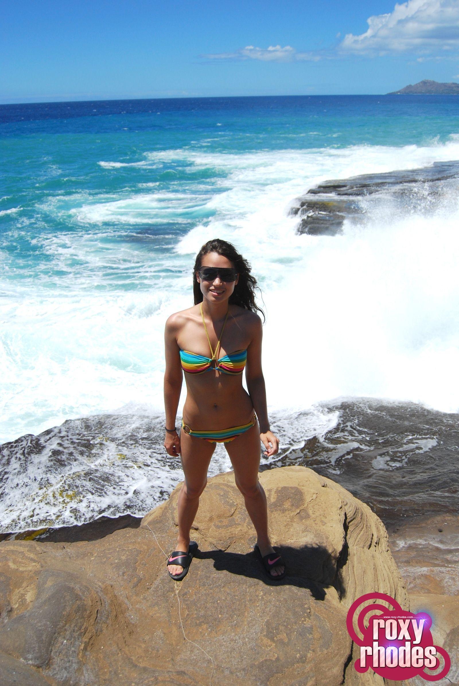 roxy-rhodes-seaside-bikini-sunglasses-naked-01