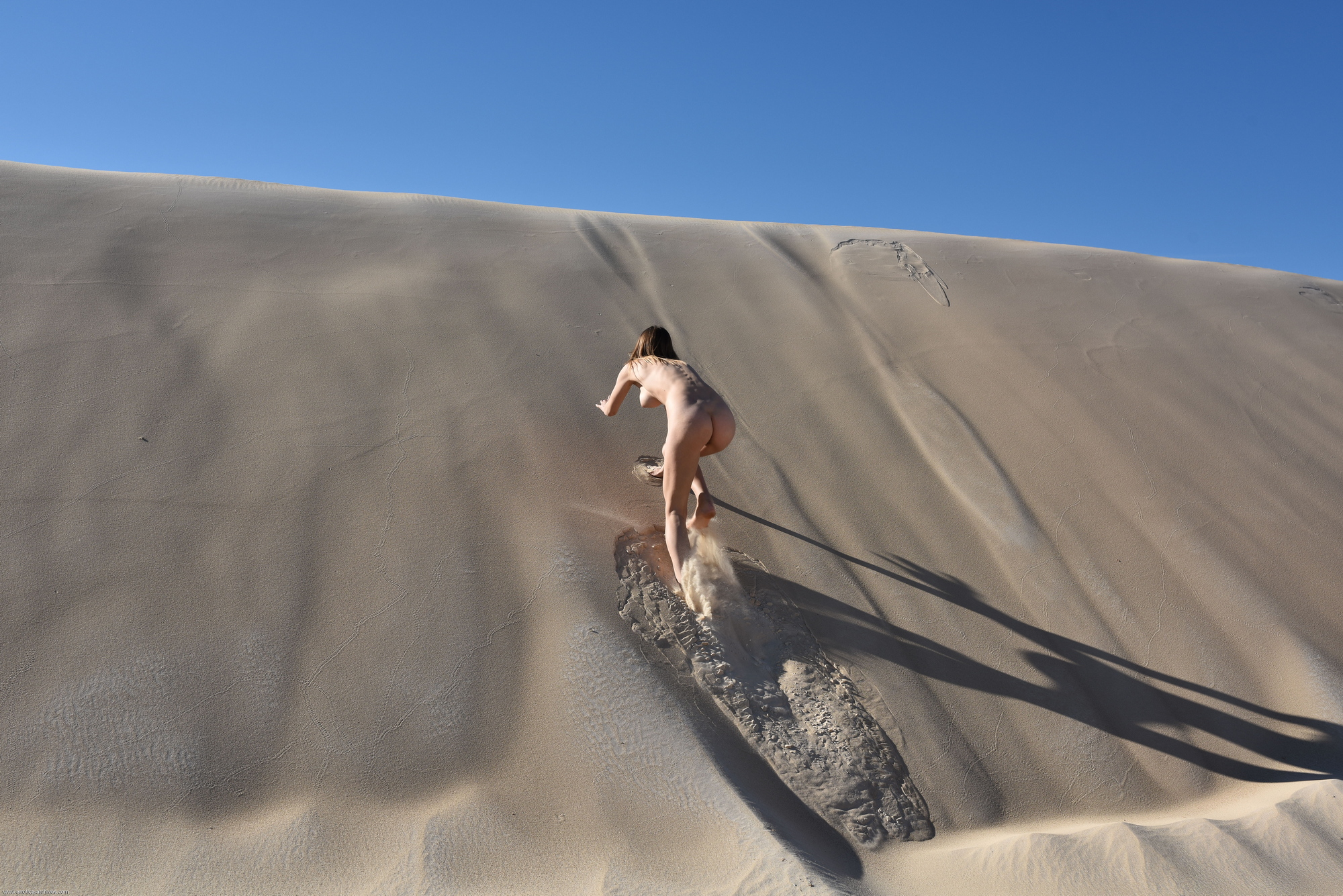 maxa-girl-naked-tits-desert-sand-dunes-errotica-archive-20