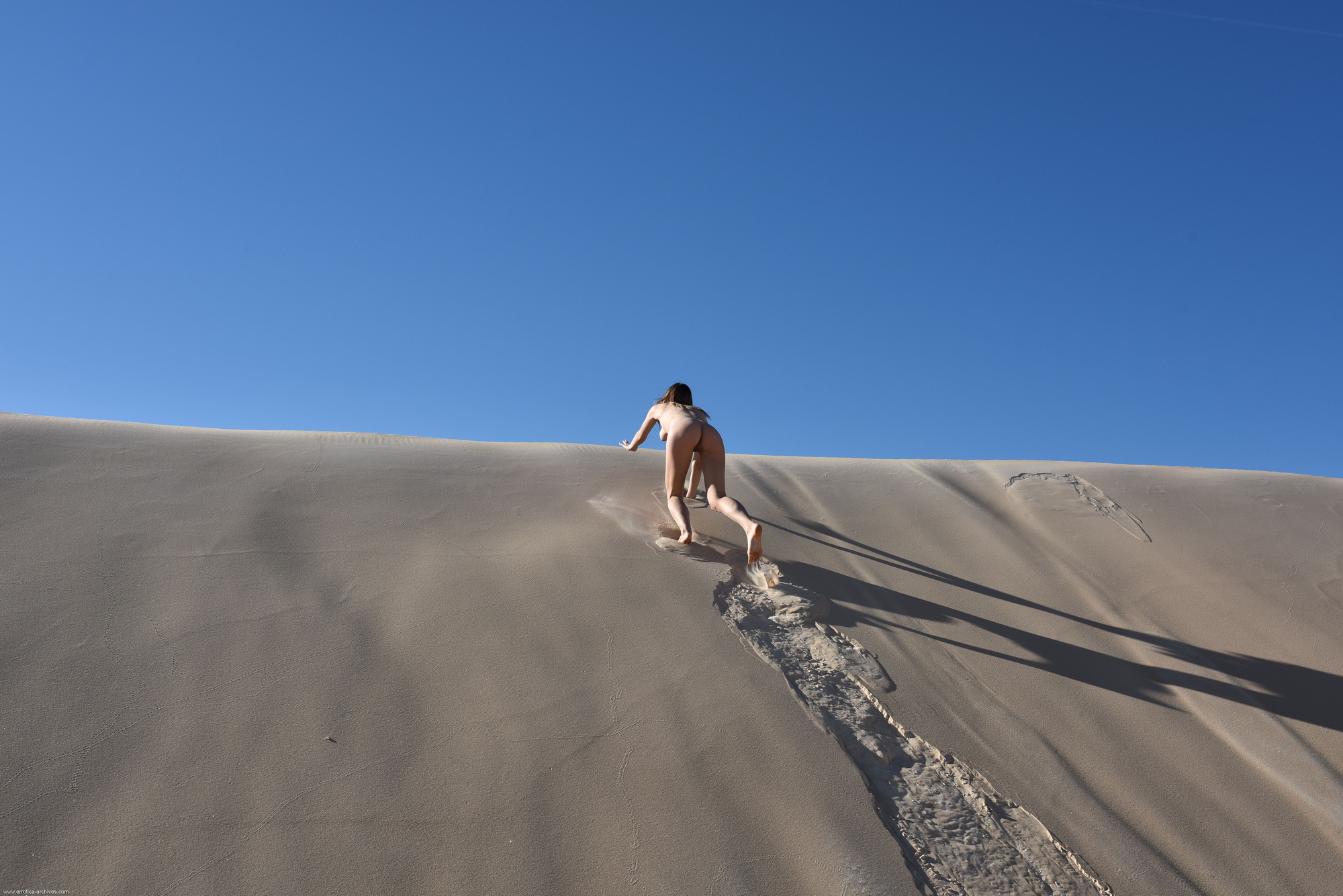 maxa-girl-naked-tits-desert-sand-dunes-errotica-archive-22