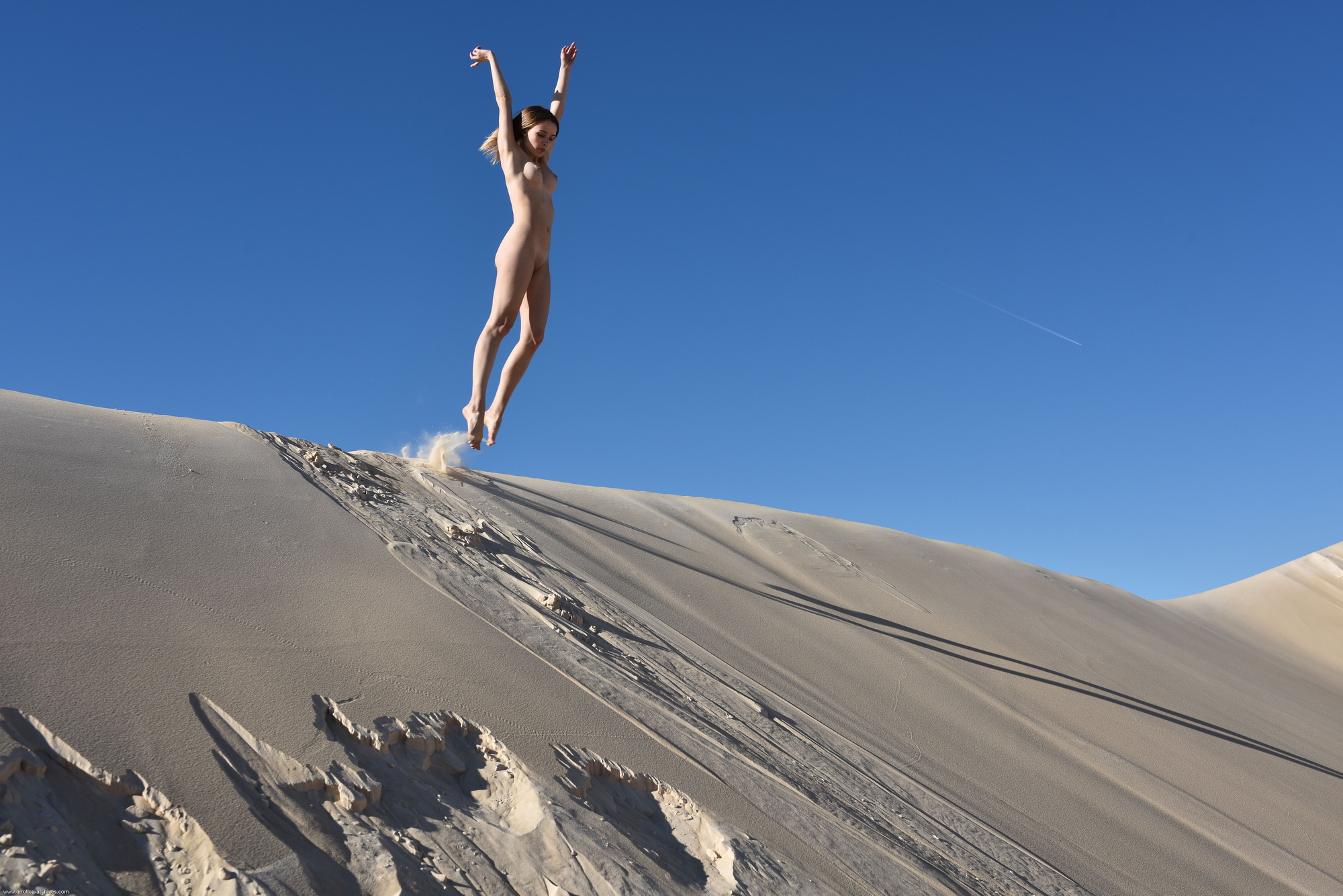 maxa-girl-naked-tits-desert-sand-dunes-errotica-archive-26