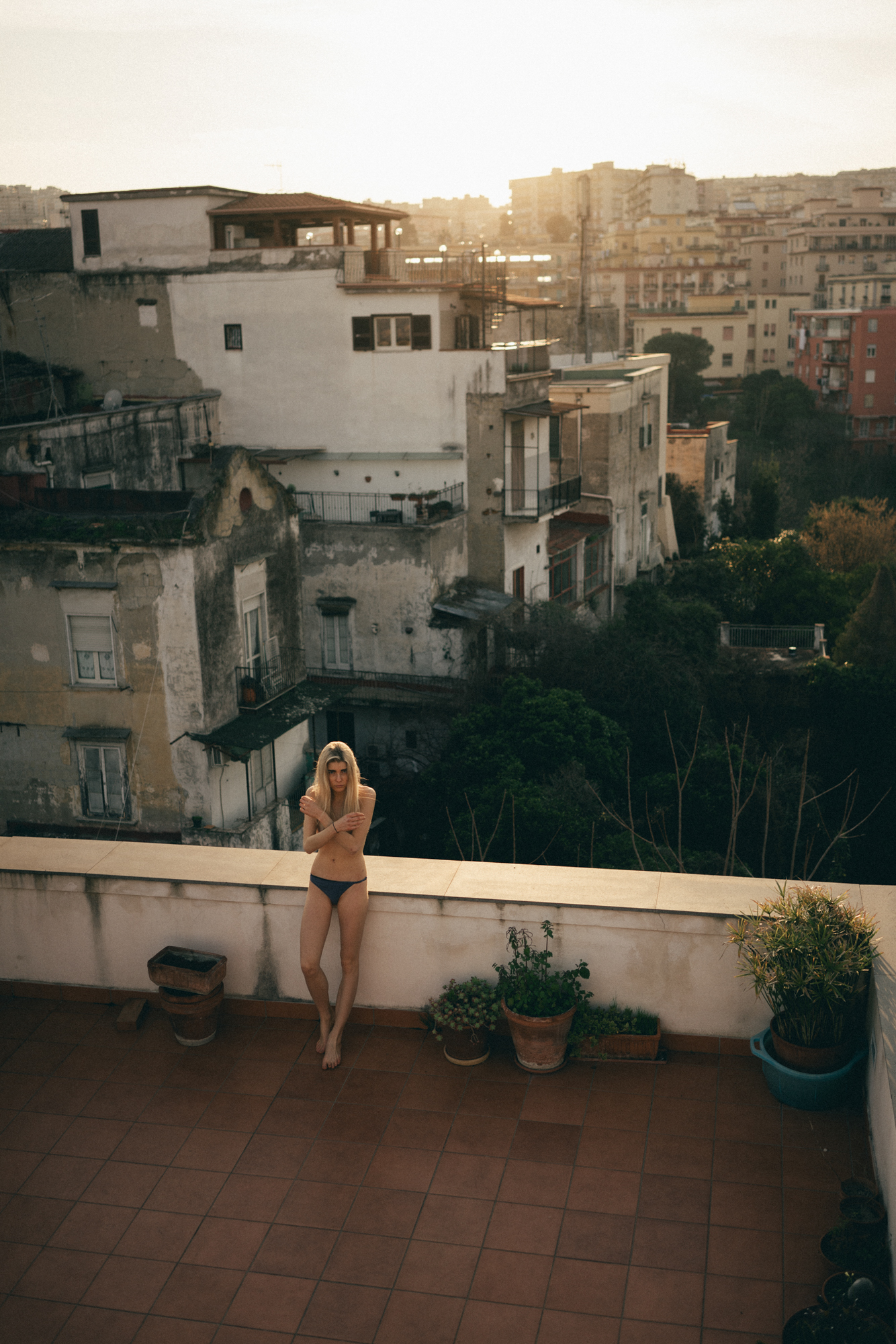 sarah-friedeberg-blonde-roof-naked-photo-by-alexis-white-04