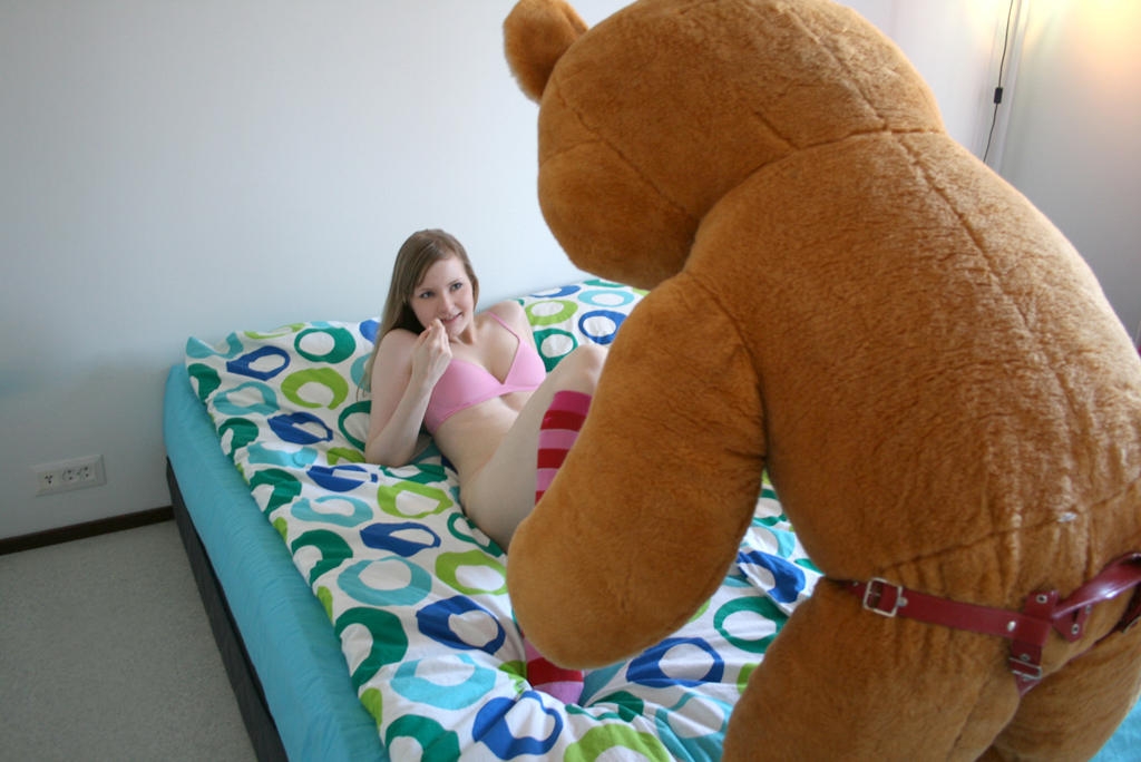 anna-sucks-teddy-bear-teen-nude-sex-06