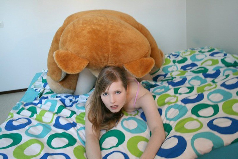 anna-sucks-teddy-bear-teen-nude-sex-16