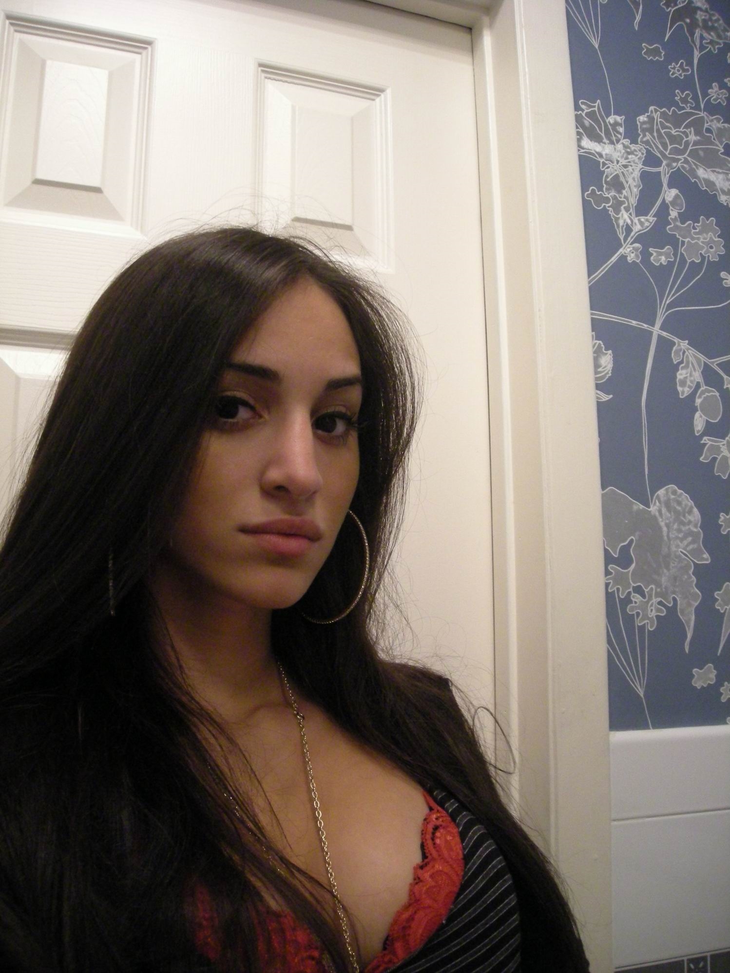long-hair-amateur-brunette-selfshot-nude-mirror-bathroom-28