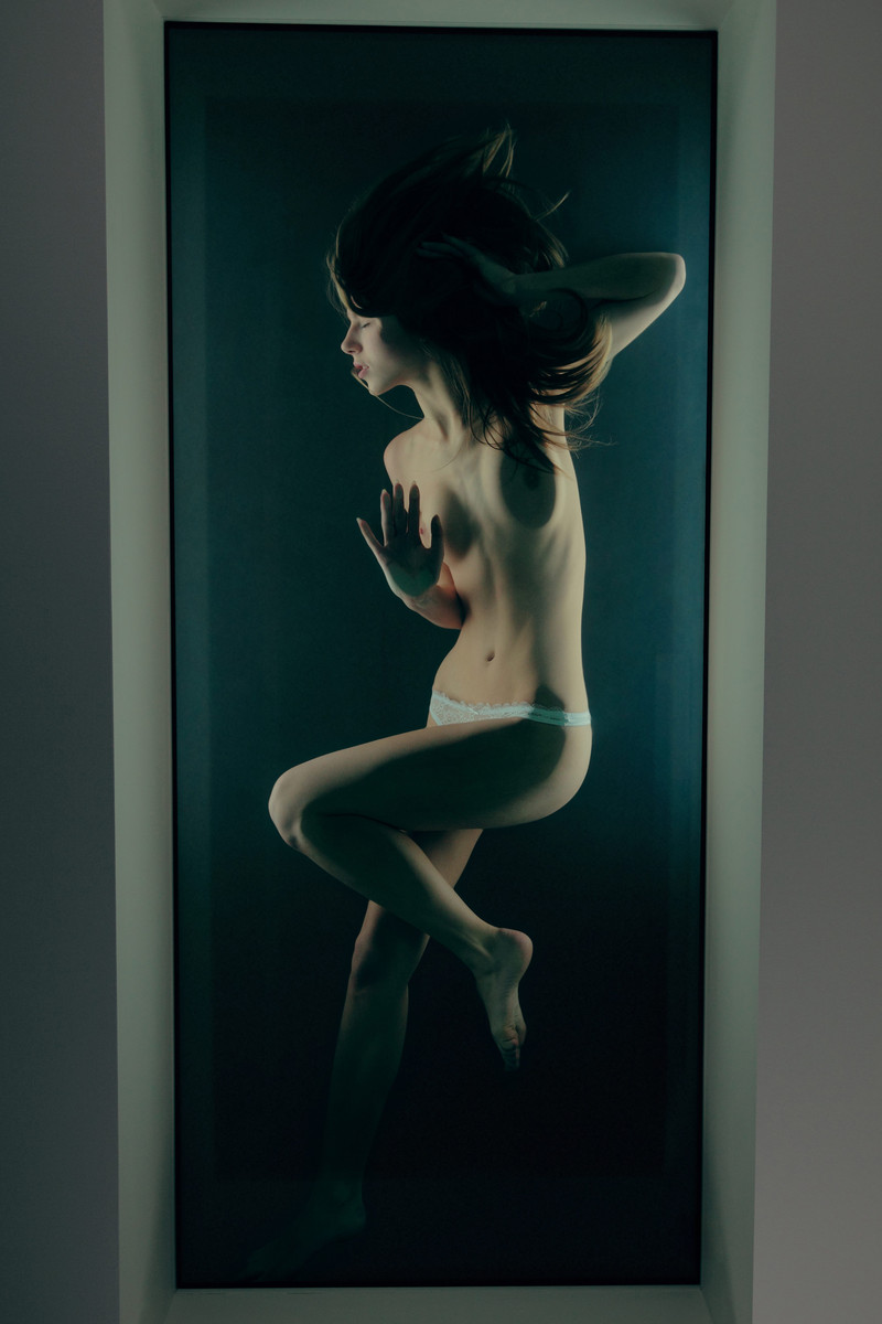 angelica-slim-girl-nude-on-glass-art-erotic-xart-01