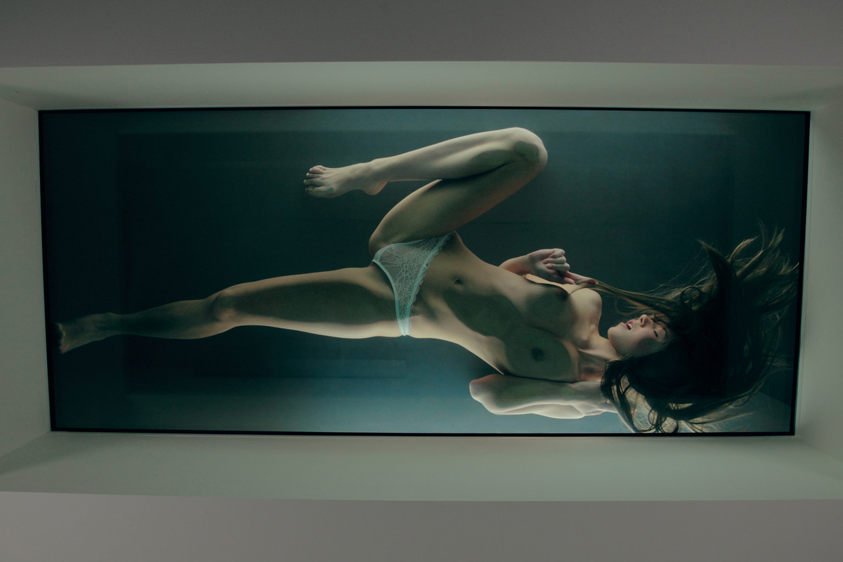 angelica-slim-girl-nude-on-glass-art-erotic-xart-05