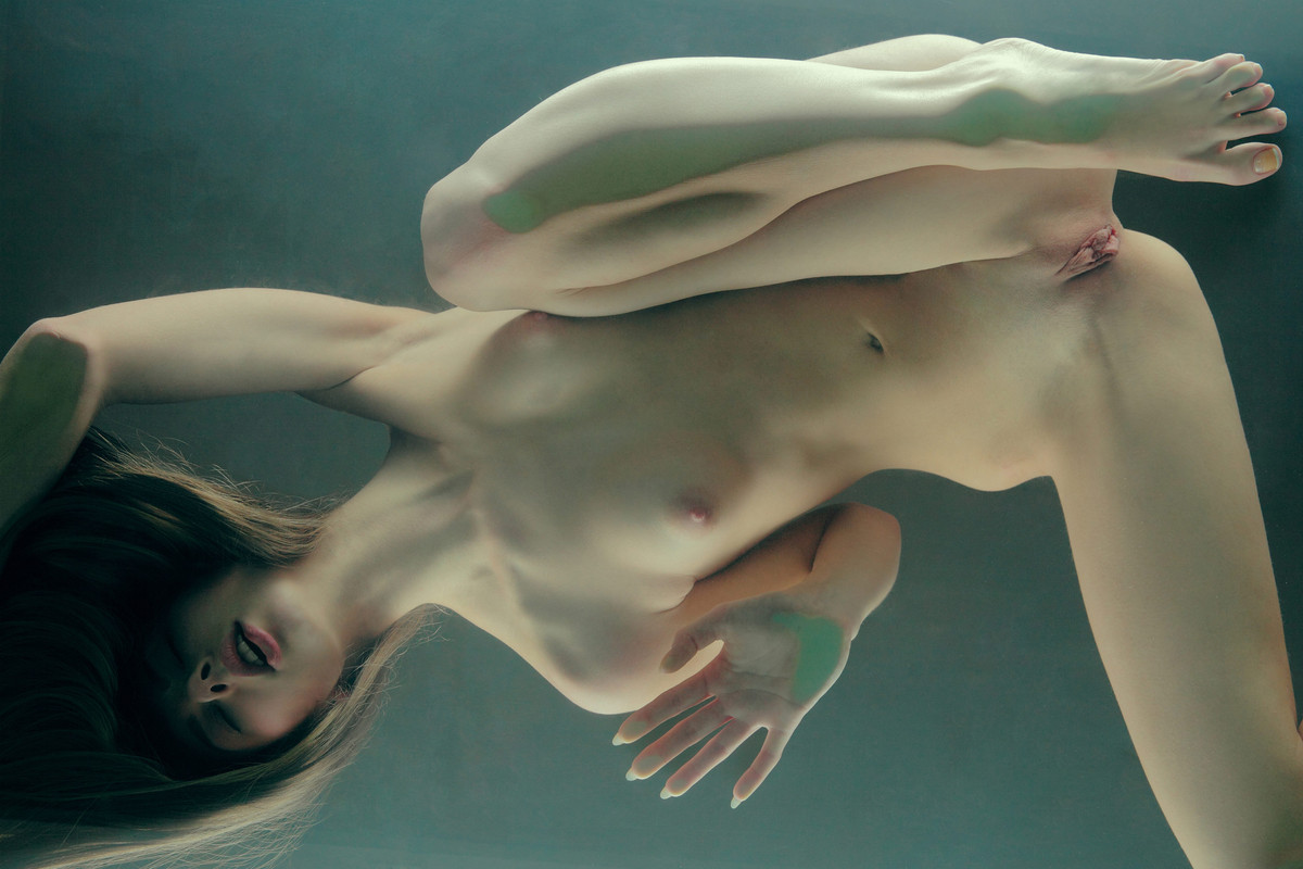 angelica-slim-girl-nude-on-glass-art-erotic-xart-12