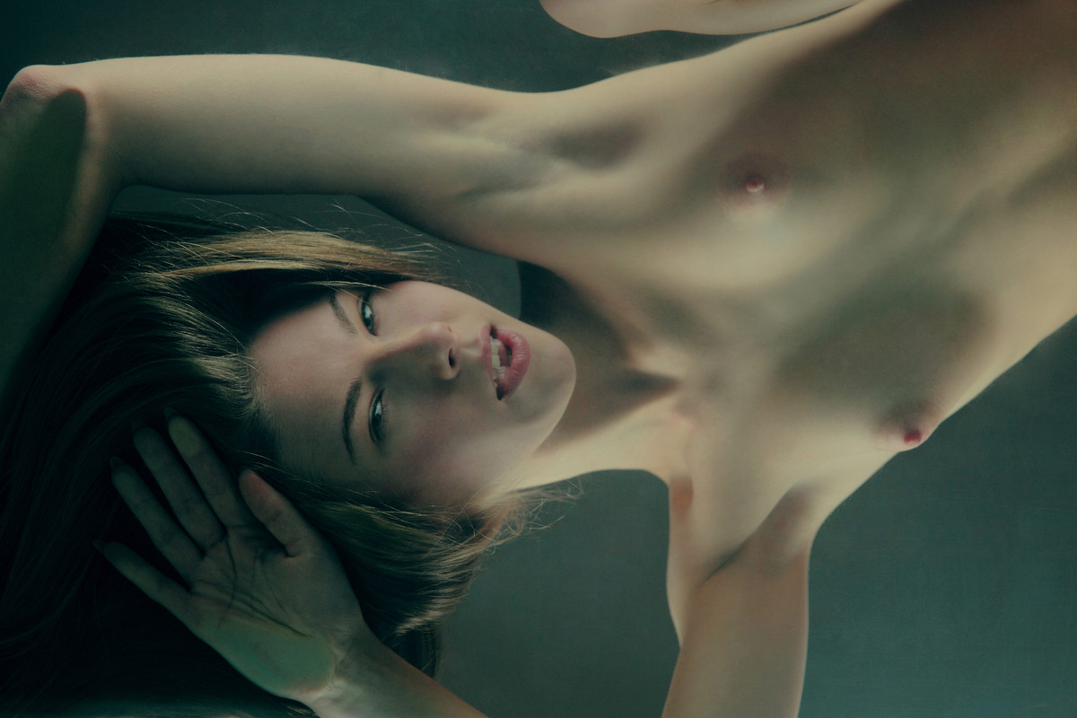 angelica-slim-girl-nude-on-glass-art-erotic-xart-13