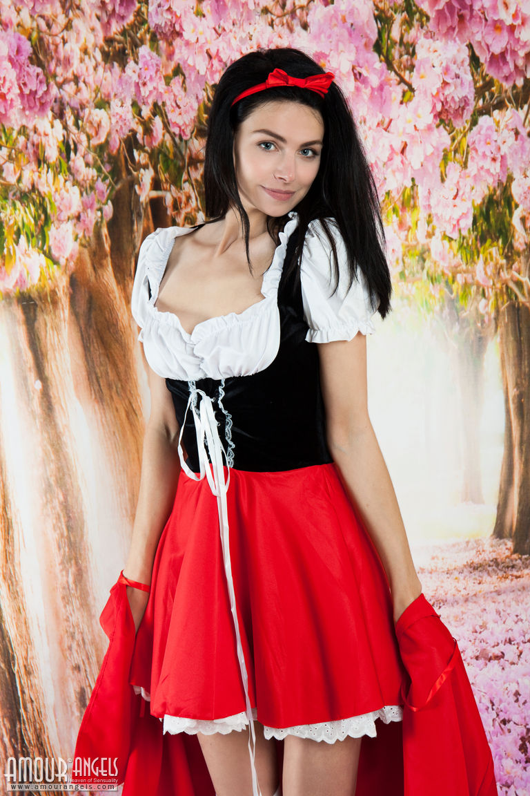 stefany-brunette-nude-red-riding-hood-amour-angels-04