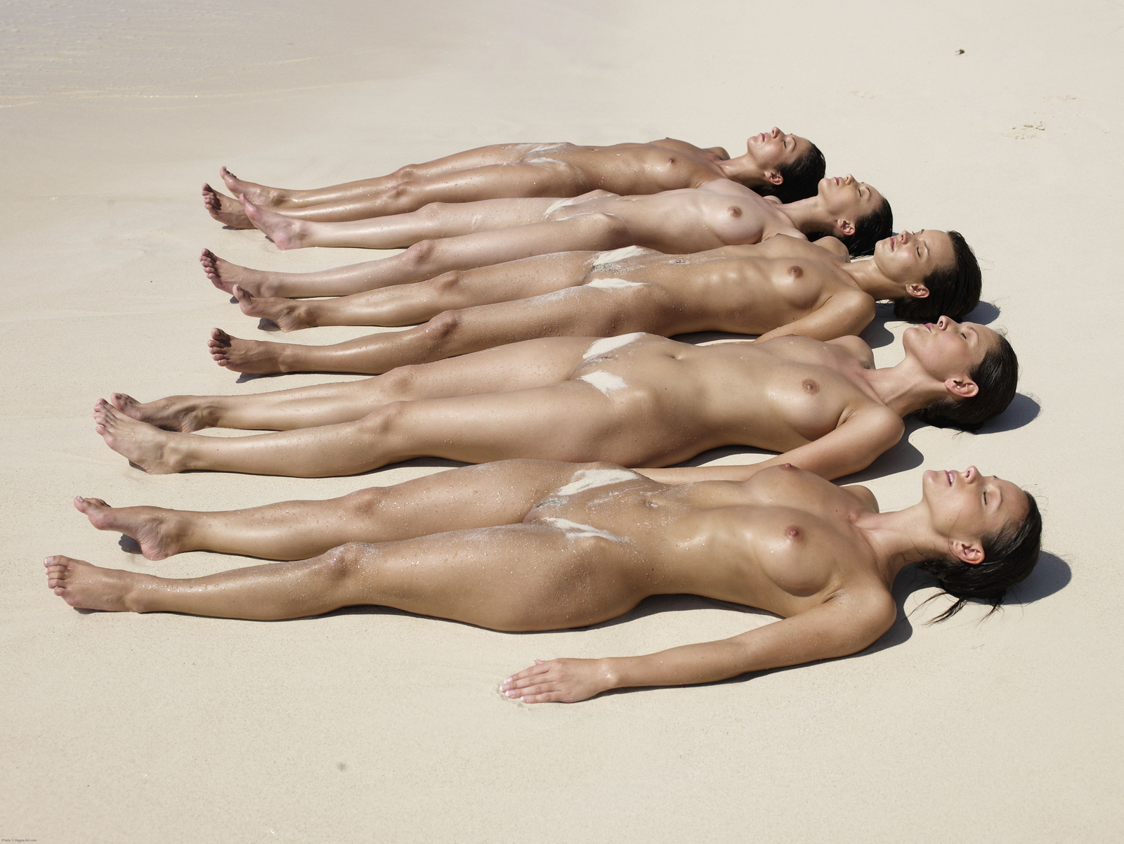 anna-s-brigi-melissa-suzie-suzie-carina-wet-sandy-beach-five-naked-girls-hegre-20