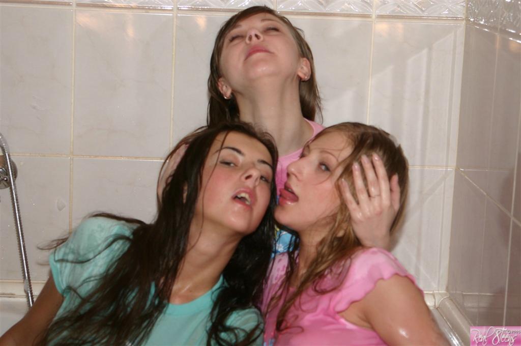 teen-lesbians-07