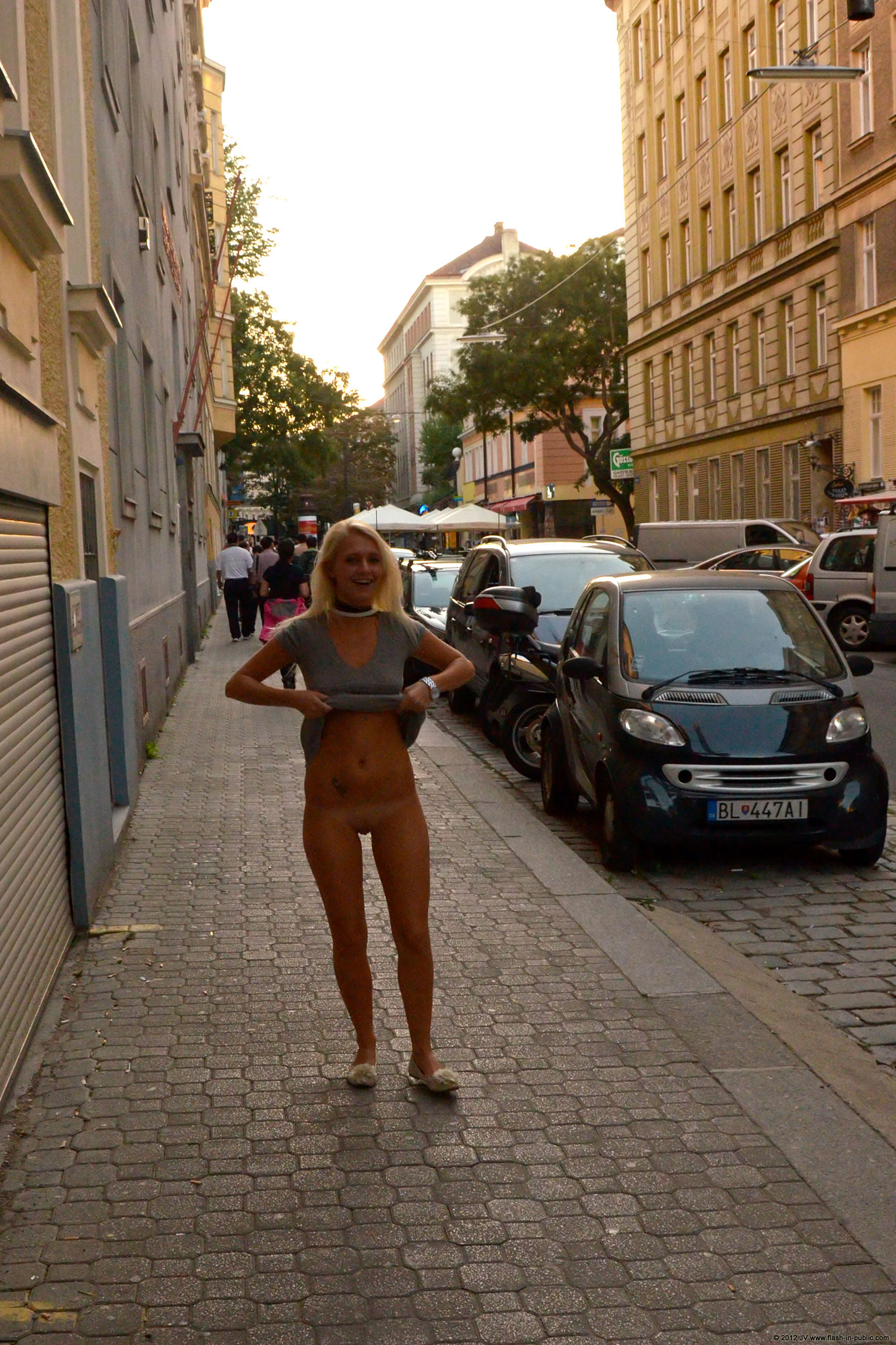 tereza-k-blonde-city-walk-nude-flash-in-public-15