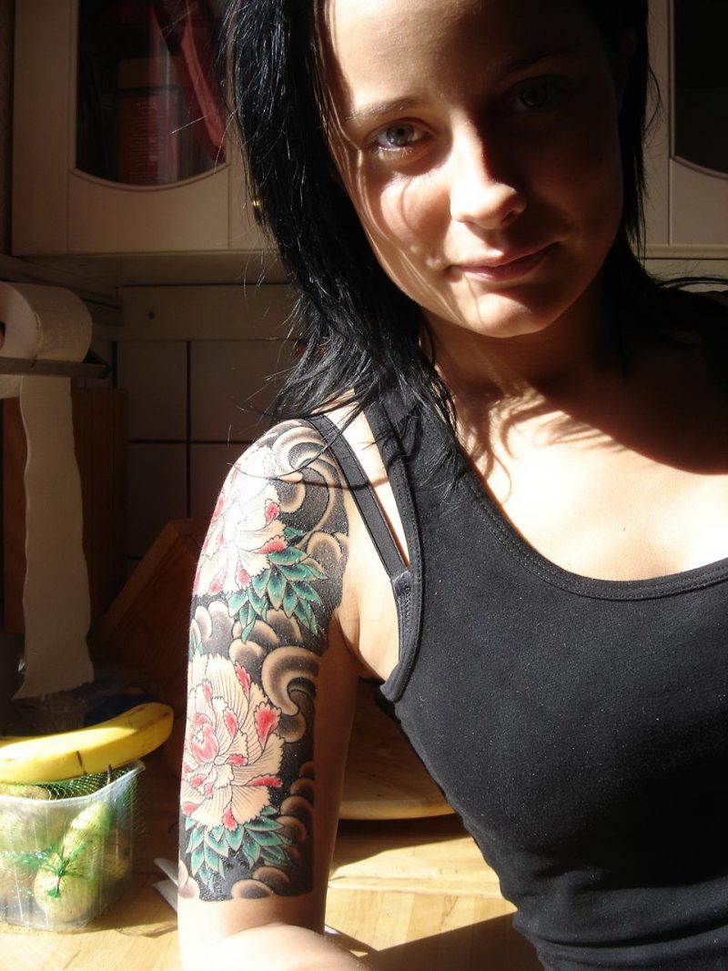 Tattooed amelia amateur nude self pic.