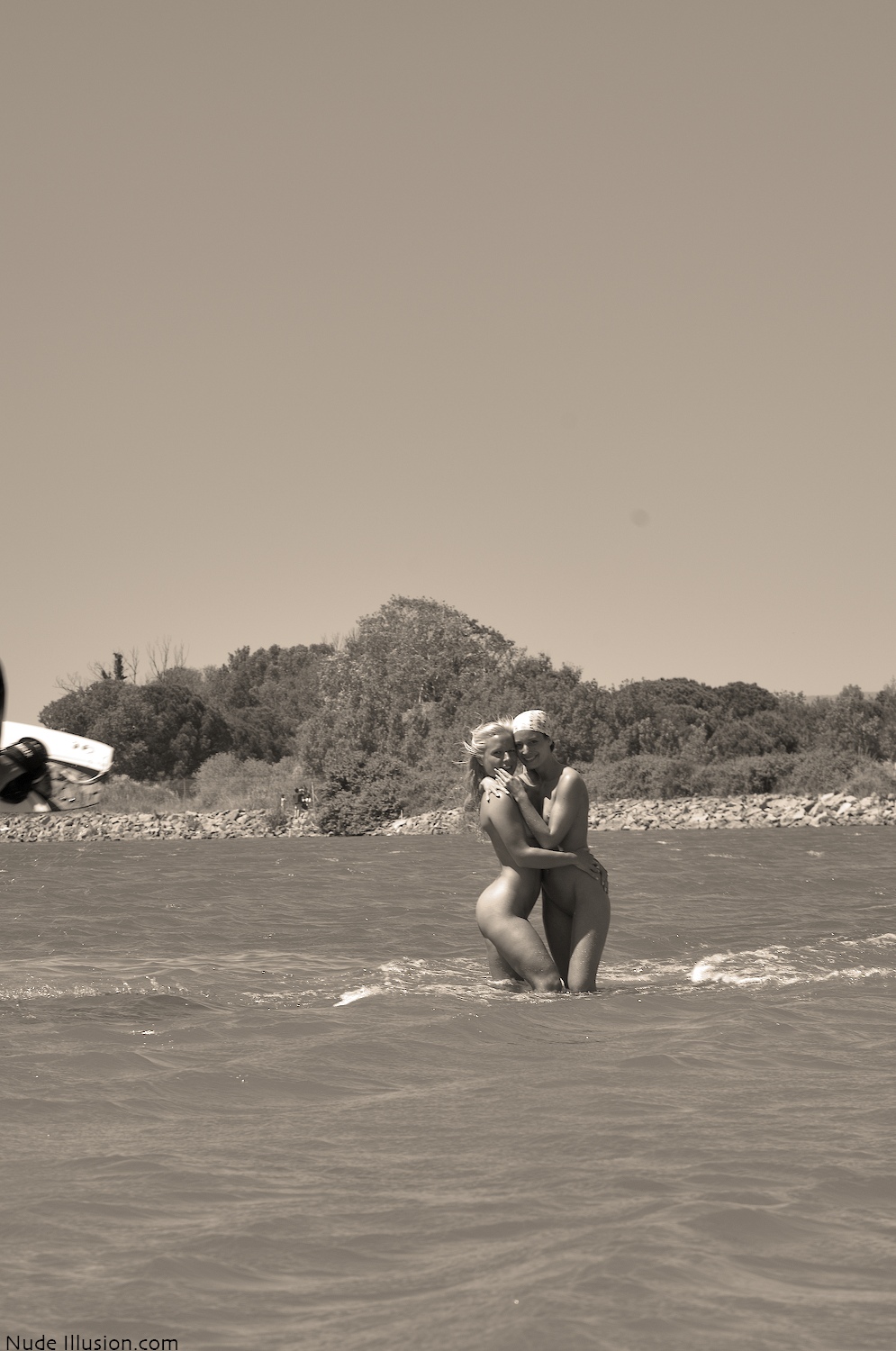 two-amateur-girls-naked-beach-black-white-photos-09