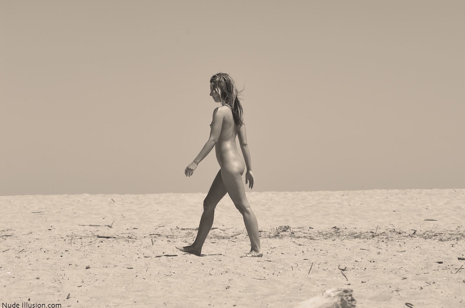 two-amateur-girls-naked-beach-black-white-photos-28
