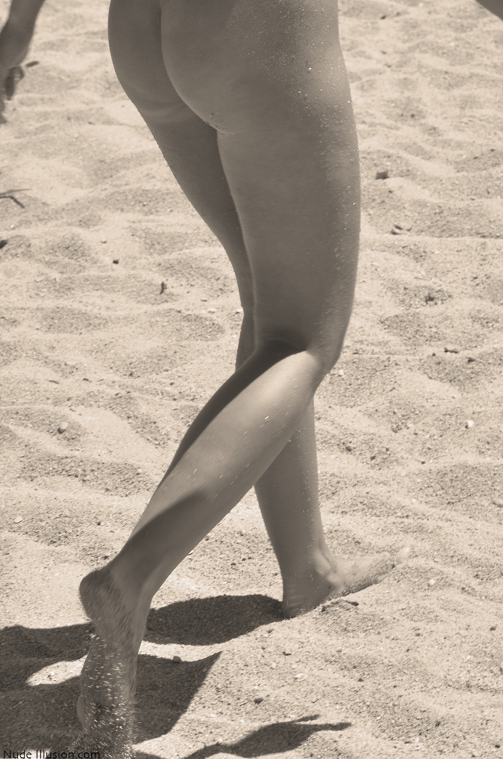 two-amateur-girls-naked-beach-black-white-photos-40