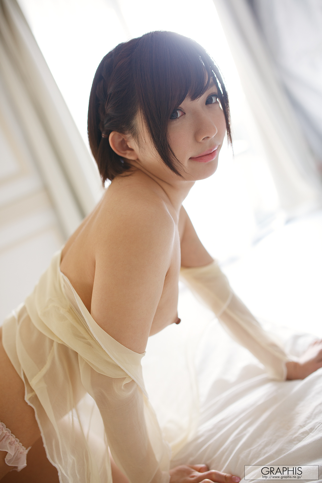 urumi-narumi-naked-japanese-bedroom-hairy-pussy-graphis-11