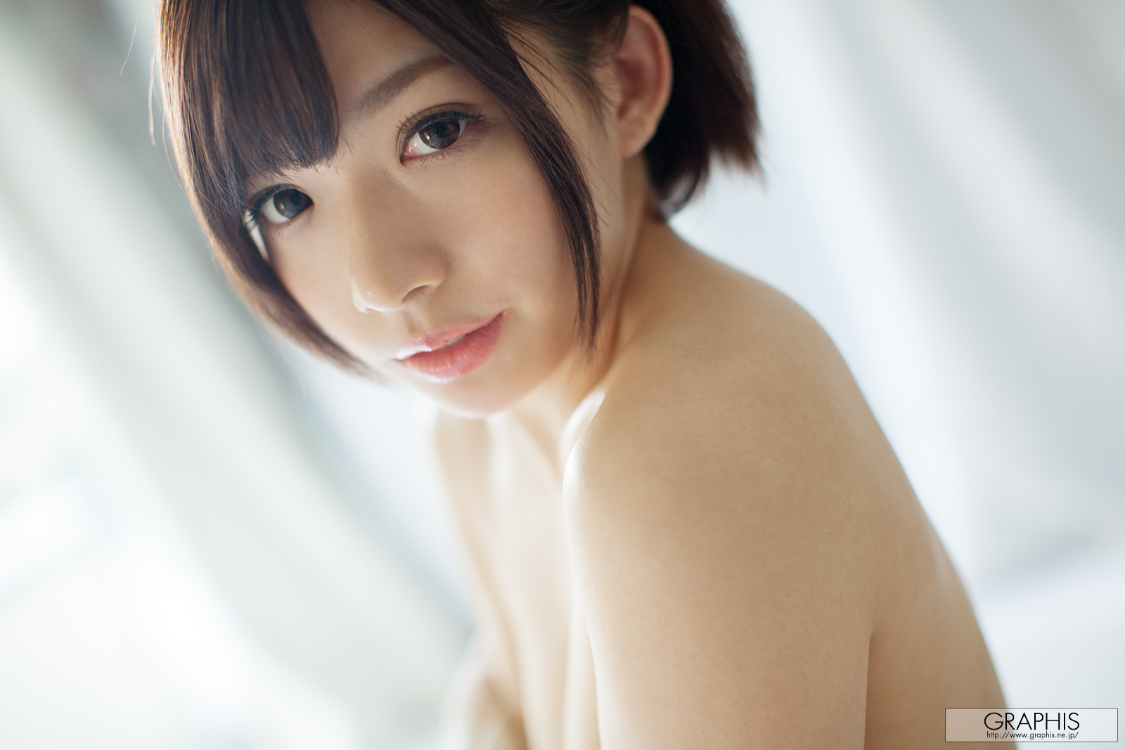 urumi-narumi-naked-japanese-bedroom-hairy-pussy-graphis-26