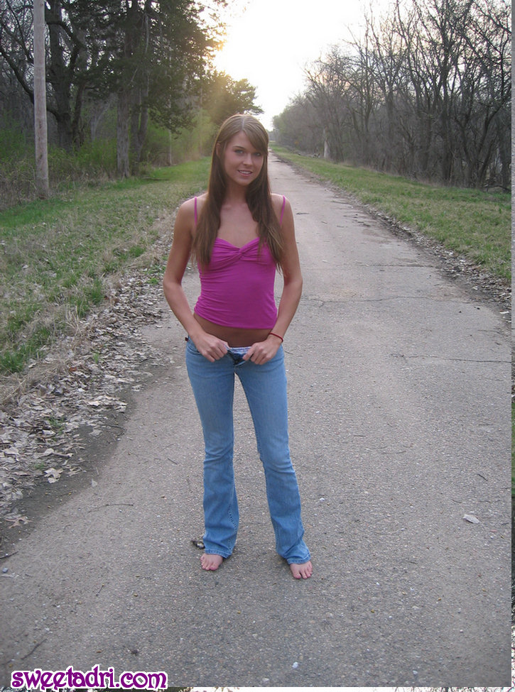 sweet-adri-pink-top-jeans-tits-outdoor-barefoot-09