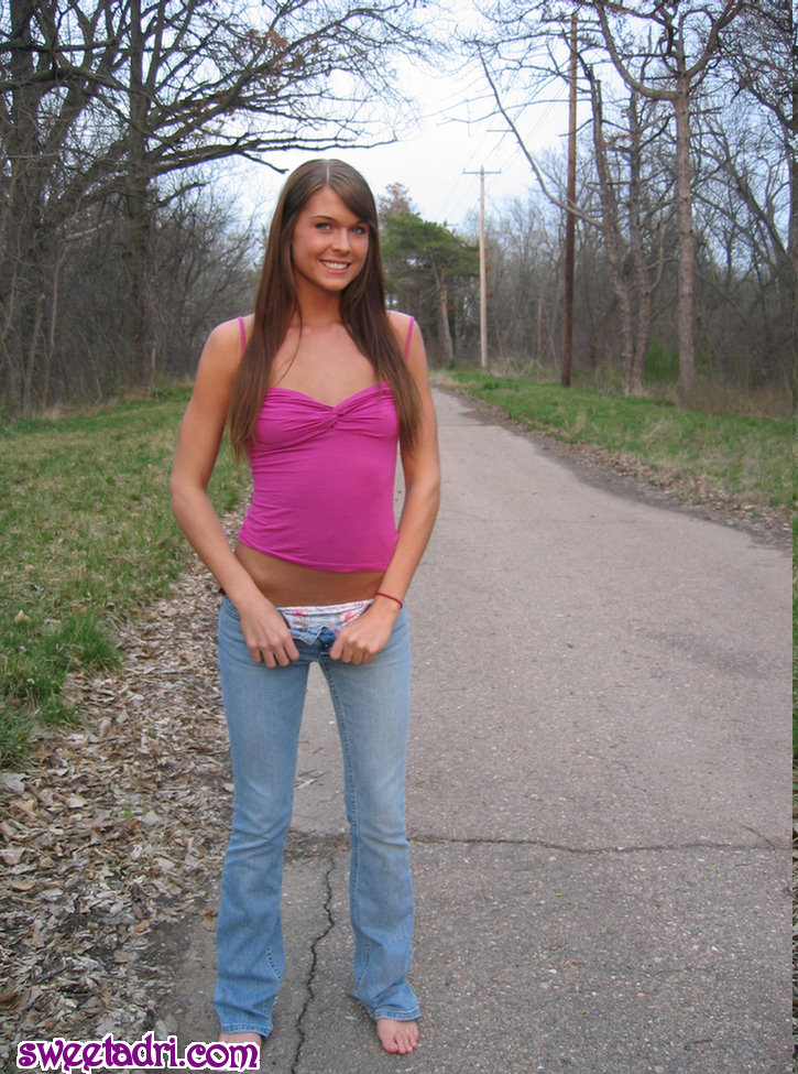 sweet-adri-pink-top-jeans-tits-outdoor-barefoot-15