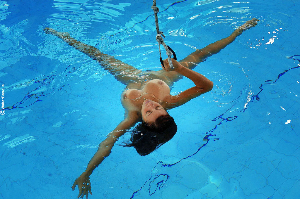 gretta-boobs-pool-tan-lines-naked-walterbosque-08