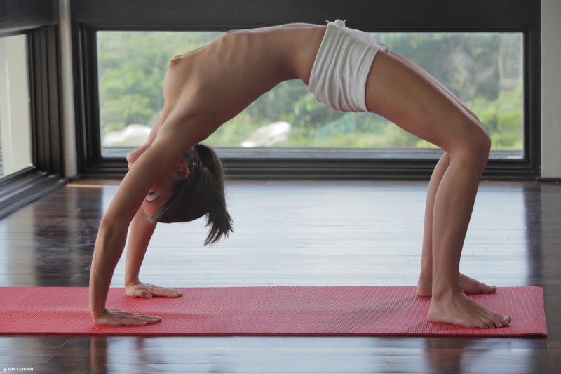 Yoga With Caprice Redbust