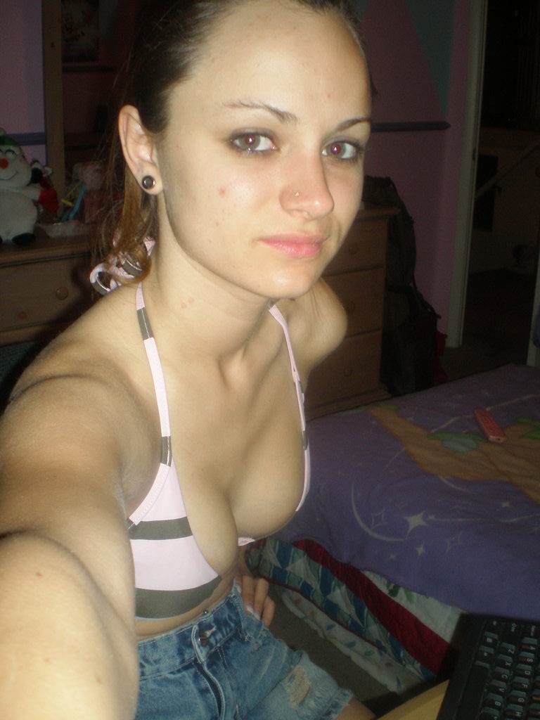 young-amateur-girl-Selfie-at-home-boobs-16