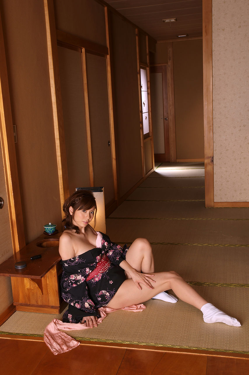 yuma-asami-boobs-kimono-naked-hairy-pussy-japanese-11