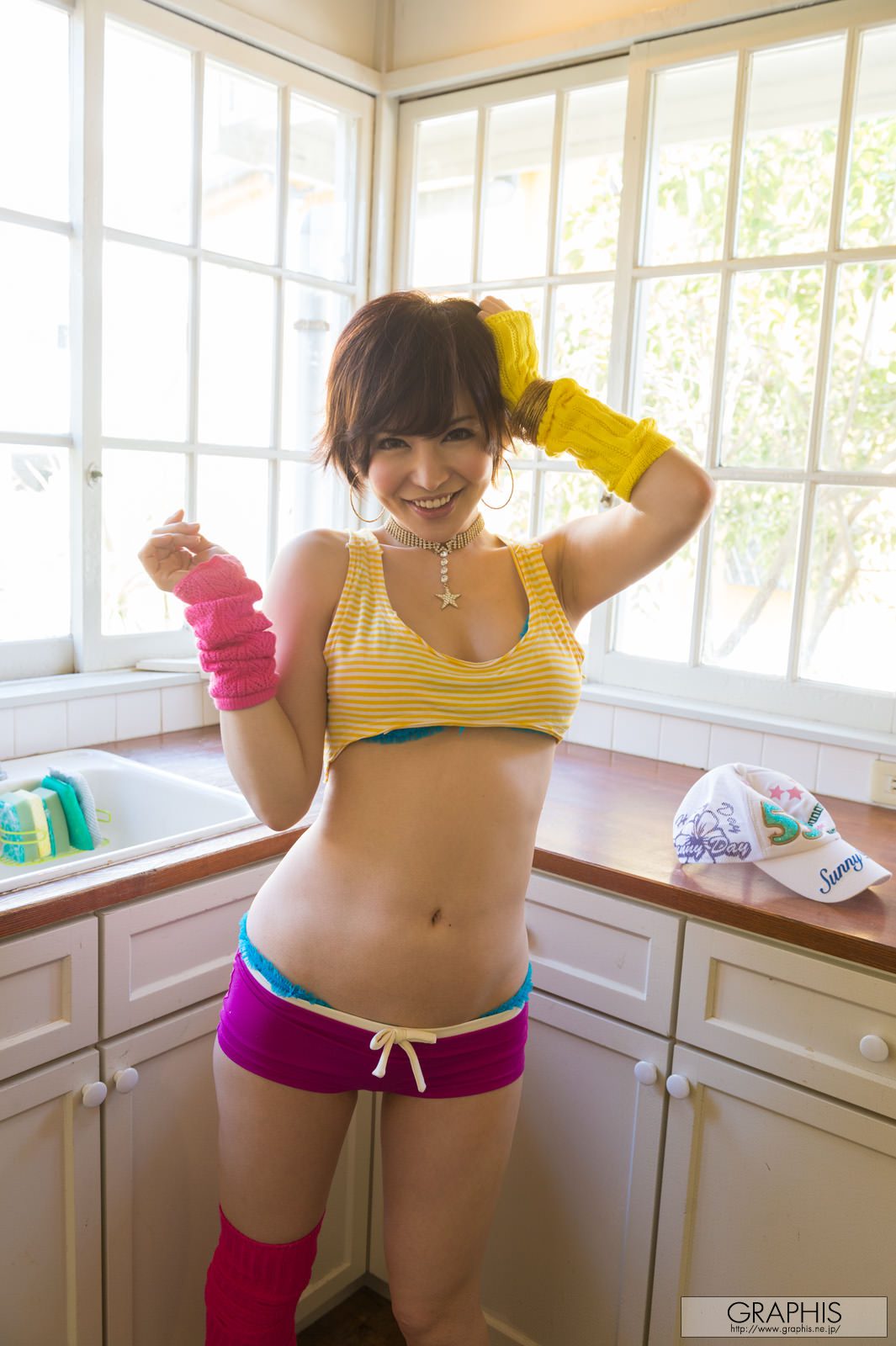 yuria-satomi-colorful-outfit-nude-graphis-01