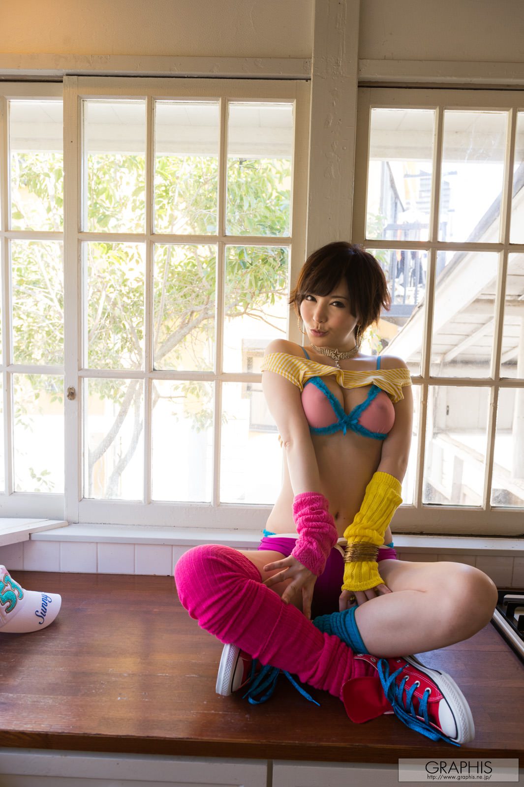 yuria-satomi-colorful-outfit-nude-graphis-03