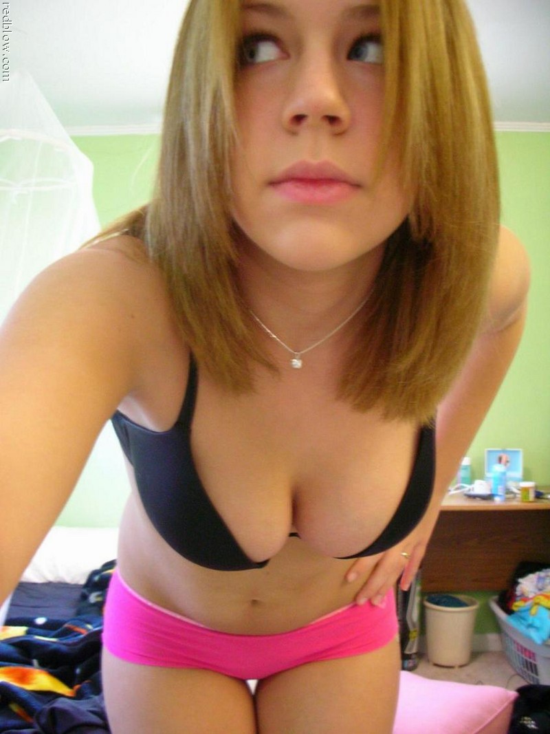 sexy cleavage self shot