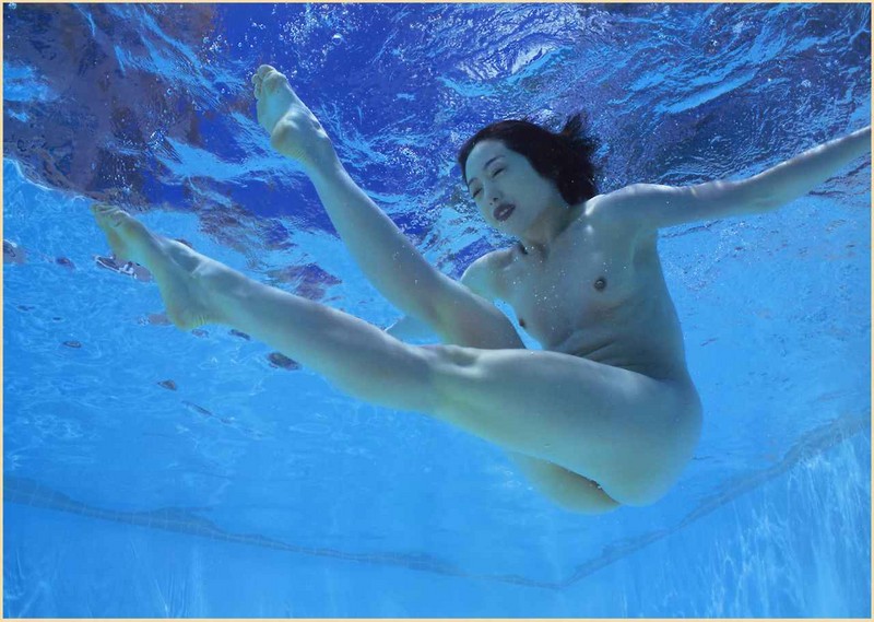 Nude under water