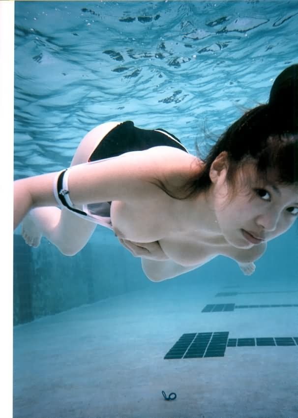 Nude under water